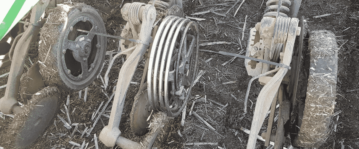 Ryan NT (RFM NT) Gauge Wheels vs Rubber Wheels Muddy 2020 Conditions