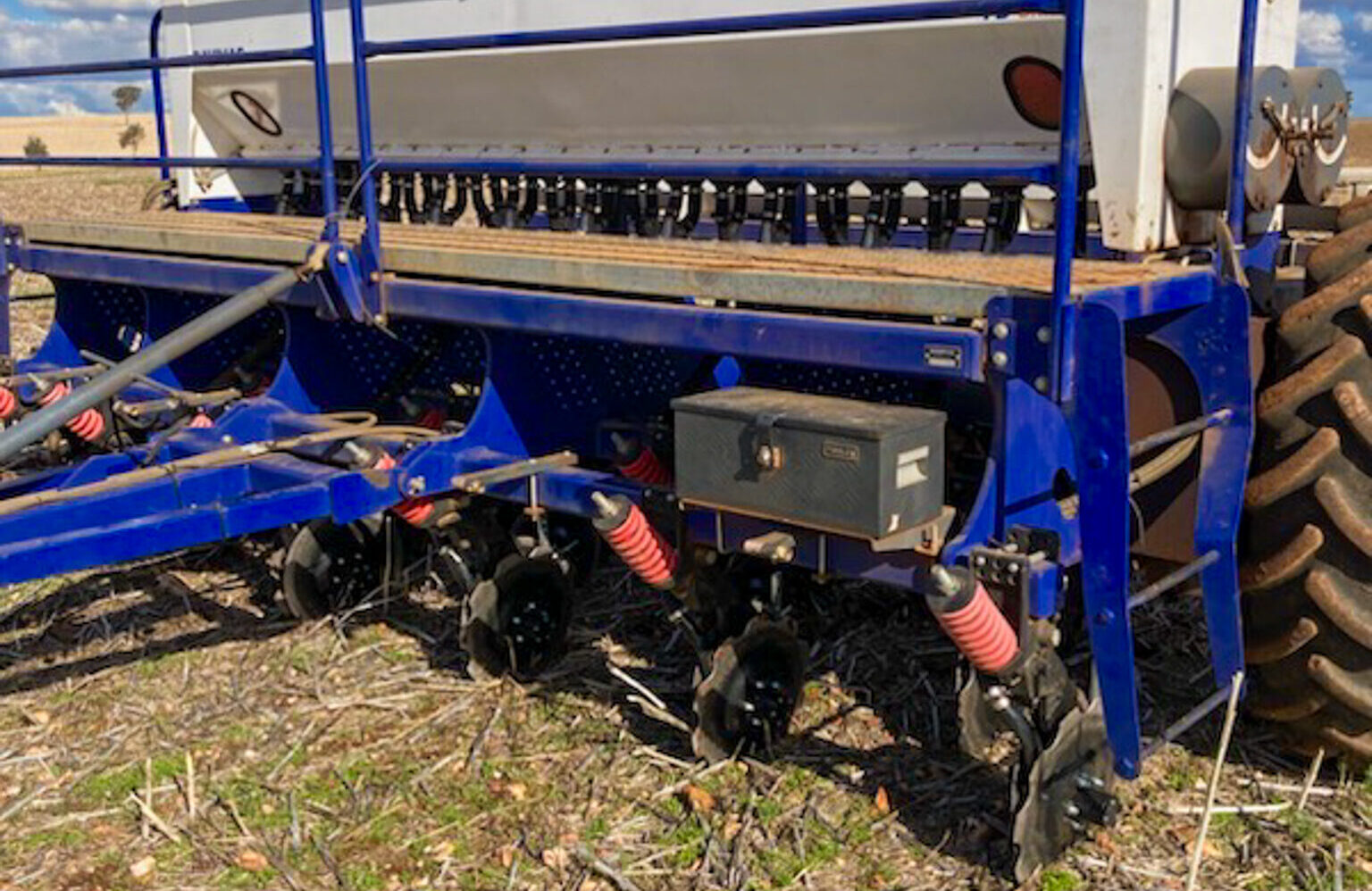 Direct drill seeder with Ryan Discs. Davimac