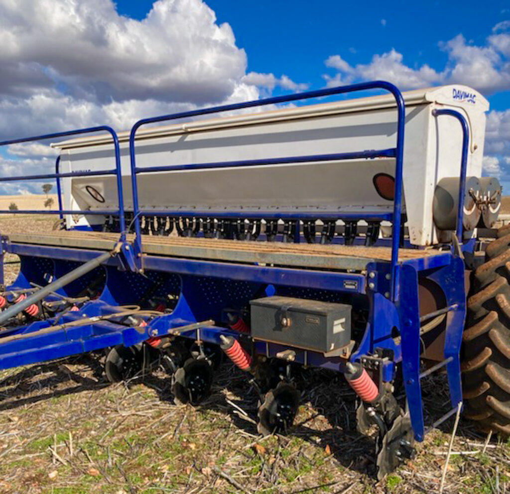 Direct drill seeder with Ryan Discs. Davimac